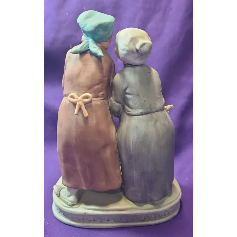 LEFTON CHINA 4724 PORCELAIN TWO OLD WOMAN WITH CAT DOING CHORES FIGURINE JAPAN
